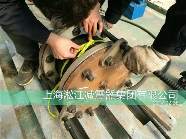 管道中使用橡膠接頭如何選擇防腐的材料?